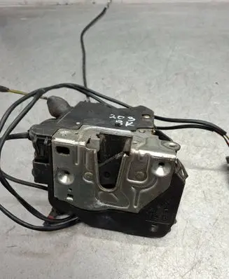 Mercedes-Benz C W203 Front door lock 2037200435
