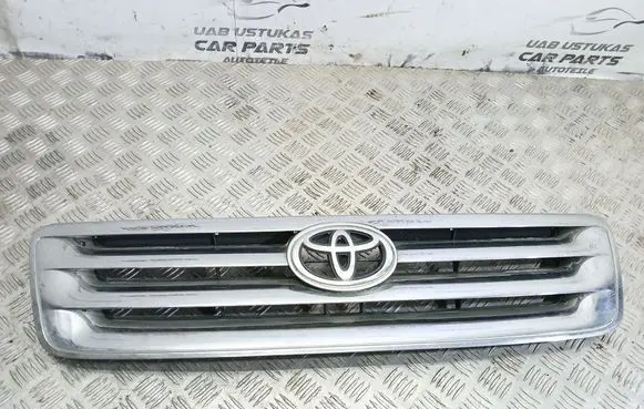 Toyota Avensis Verso Front bumper upper radiator grill