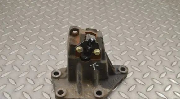 Hyundai ix35 Engine mounting bracket