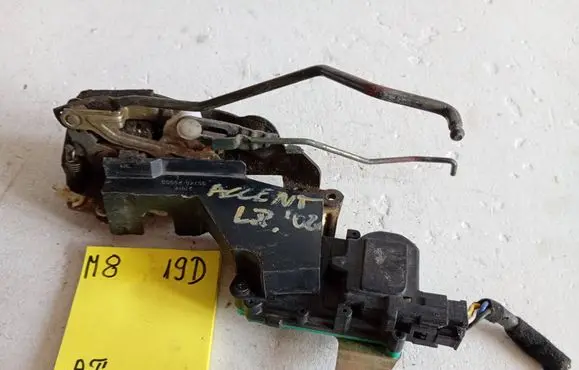 Hyundai Accent Front door lock 9574825000