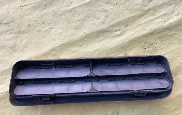 Mercedes-Benz C AMG W204 Quarter panel pressure vent A2048300342
