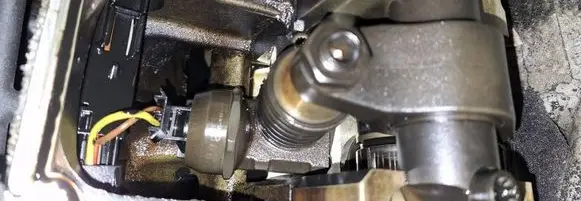 Volkswagen PASSAT B6 Fuel injector 