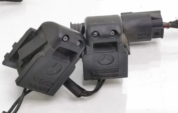 Mercedes-Benz E W211 Windshield washer spray nozzle 