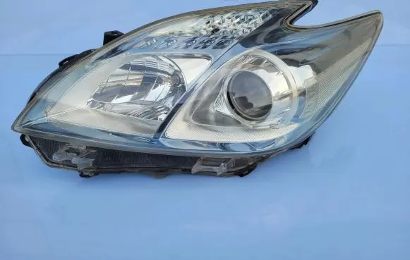 Toyota Prius (XW30) Headlight/headlamp