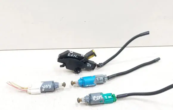 Renault Scenic II - Grand scenic II Brake pedal sensor switch 8200168240B 8200168238B 8200168239B