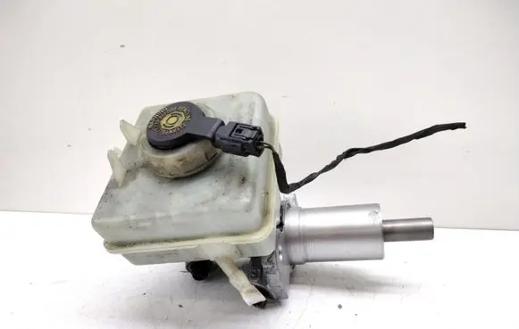 BMW 5 E60 E61 Master brake cylinder 32067179
