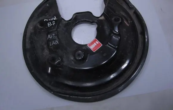 Volkswagen PASSAT B7 Rear brake disc plate dust cover 5N0615612C