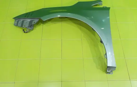 Toyota Avensis T270 Fender PRZOD XP260