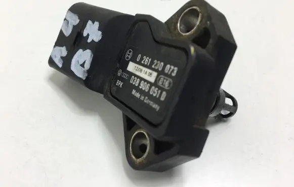 Audi A4 S4 B7 8E 8H Air pressure sensor 0261230073 038906051D