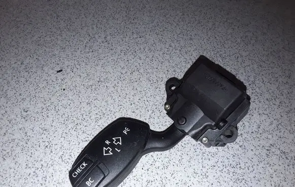 BMW 5 E60 E61 Indicator stalk 6924103