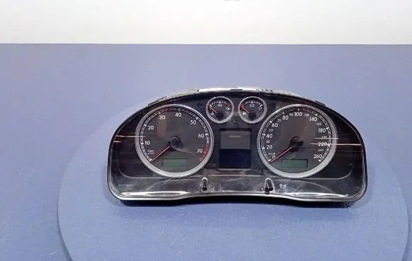 Volkswagen PASSAT B5.5 Speedometer (instrument cluster) 3B0920829