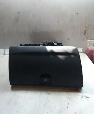 Peugeot 407 Glove box