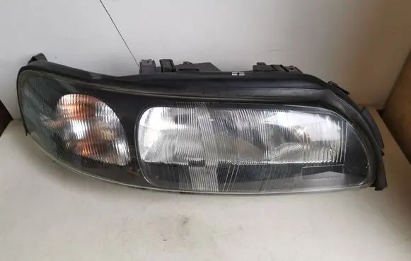 Volvo V70 Headlight/headlamp 89014870