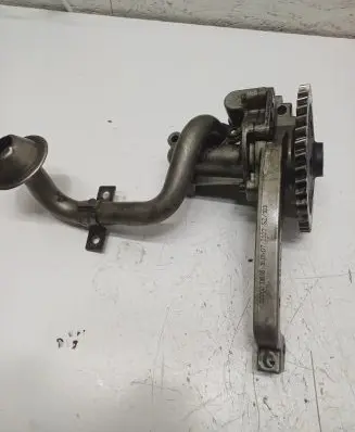 Volkswagen Touareg I Oil pump 070115105A