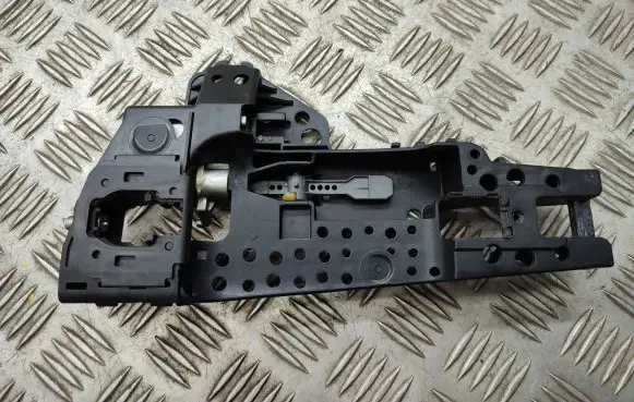 Rear door exterior handle/bracket