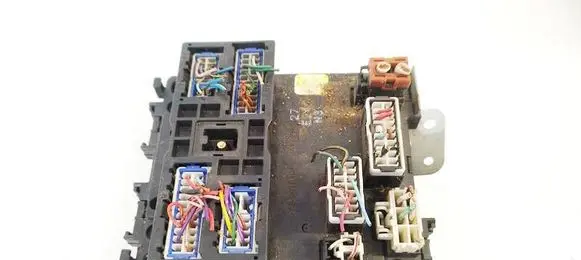 Nissan Primera Fuse box set 