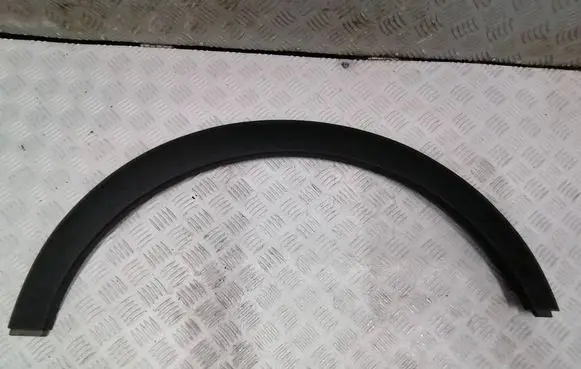 Fender trim (molding)