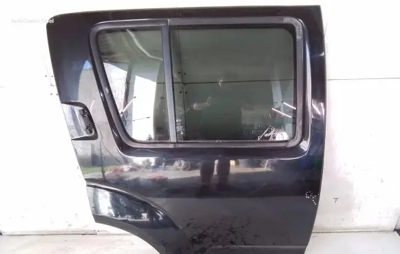 Nissan Pathfinder R51 Rear door