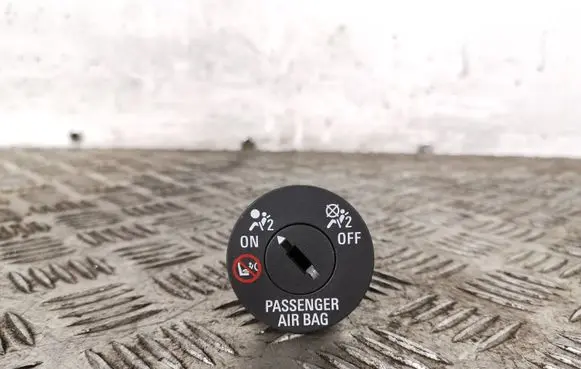 Opel Mokka X Passenger airbag on/off switch 13577258