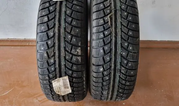 Toyota Avensis T250 R16 winter/snow tires with studs 