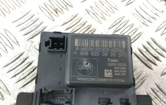 Mercedes-Benz Sprinter W906 Door control unit/module A9068203926
