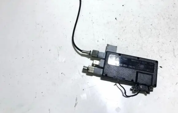 Mercedes-Benz C W202 Antenna control unit 2028201489