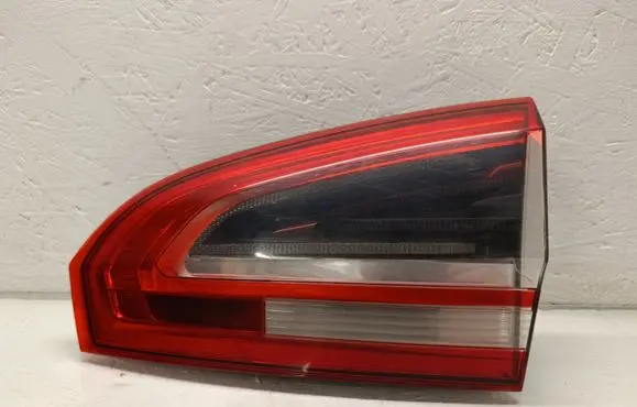 Tailgate rear/tail lights