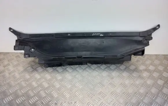 Ford Fusion II Radiator trim DS7316613AF