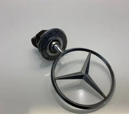 Mercedes-Benz E W211 Manufacturer badge logo/emblem A2108800186 2108800186