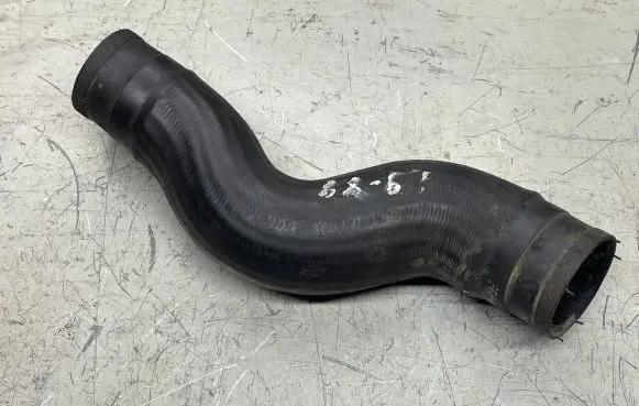 Opel Zafira B Intercooler hose/pipe 55557037