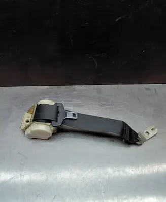 BMW 5 E60 E61 Rear seatbelt 33005876