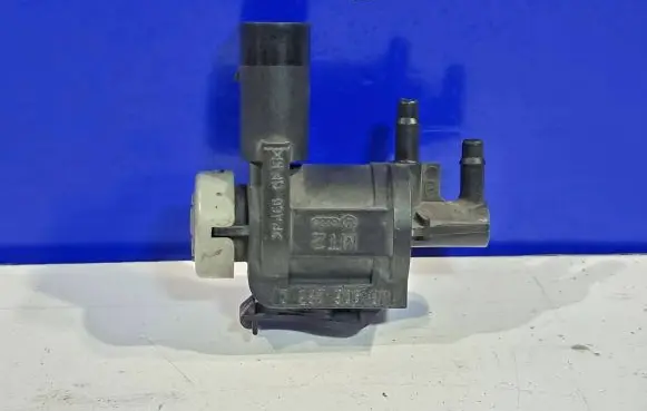 Engine mount vacuum valve