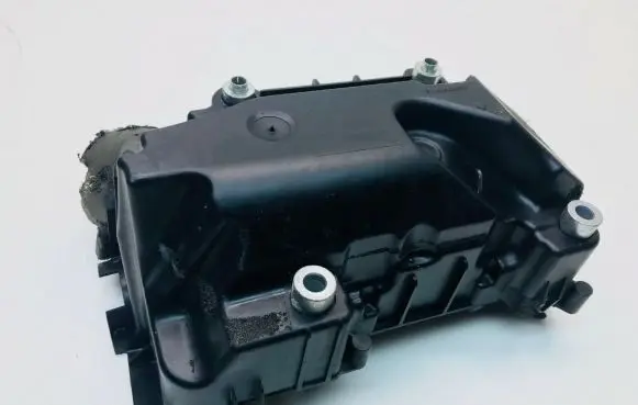 Volkswagen Golf V Intake resonator 03C145650C