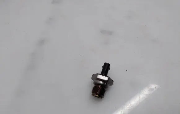 Peugeot 3008 II Fuel pressure sensor 9810824880 810PP0401