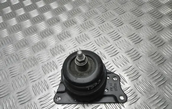 Skoda Fabia Mk2 (5J) Engine mount bracket 6R0199167AA VD16636