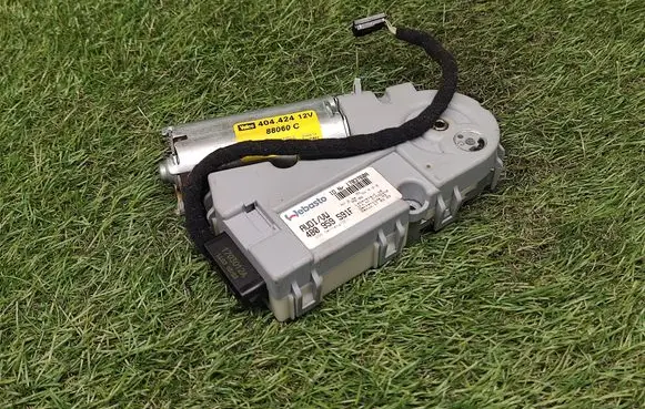 Volkswagen PASSAT B5.5 Sunroof motor/actuator 4B0959591F
