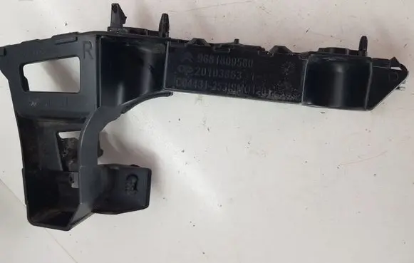 Citroen C3 Picasso Front bumper mounting bracket