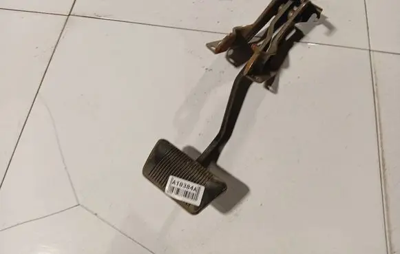 Jeep Grand Cherokee (WJ) Brake pedal 