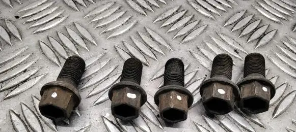 Mercedes-Benz E W212 Nuts/bolts 