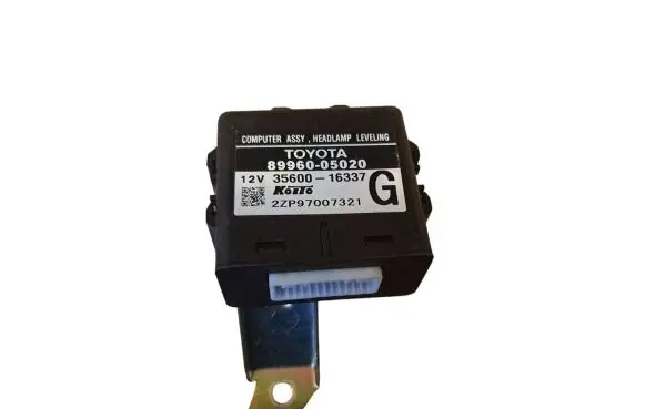 Toyota Avensis T250 Light module LCM 8996005020 3560016337