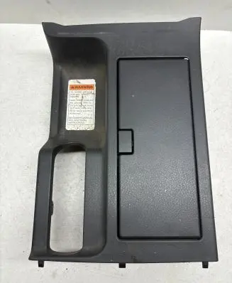 Suzuki Grand Vitara II Glove box