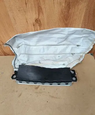 Knee airbag