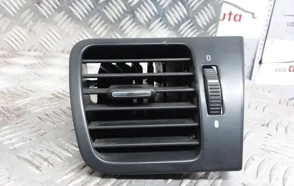 Subaru Legacy Dashboard side air vent grill/cover trim