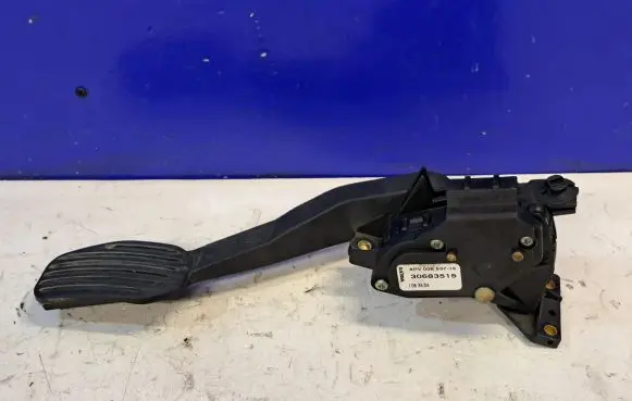 Volvo S80 Accelerator throttle pedal 30683515