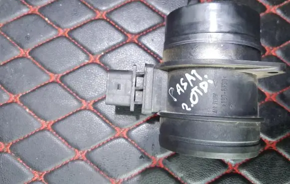 Volkswagen PASSAT B7 Mass air flow meter 03G906461