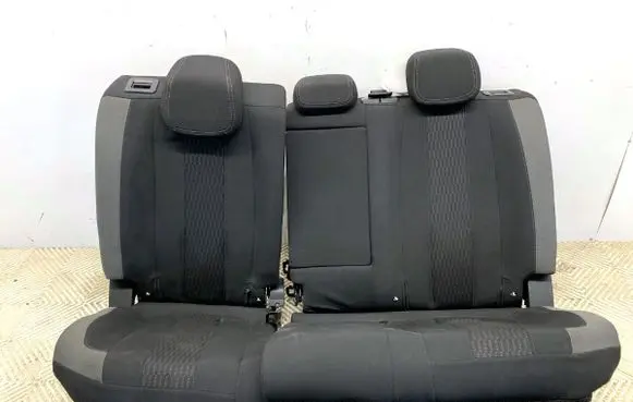 Peugeot 308 SW Second row seats 