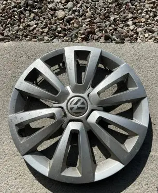Volkswagen Golf Plus R16 wheel hub/cap/trim 5C0601147B PA6MD15