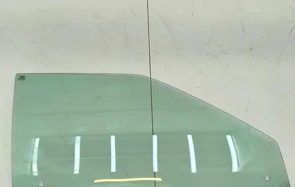 Audi Coupe Front door window glass four-door E143R001026