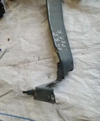 Audi A4 S4 B8 8K Fender mounting bracket 8K0821136A