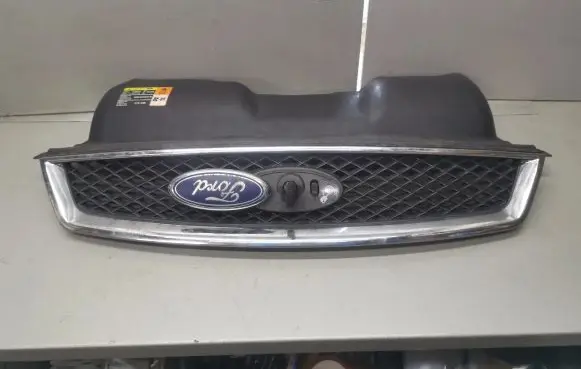 Ford Focus Front bumper upper radiator grill 4M518C436B
